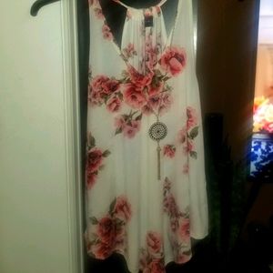 Flowy top with dreamcatcher necklace